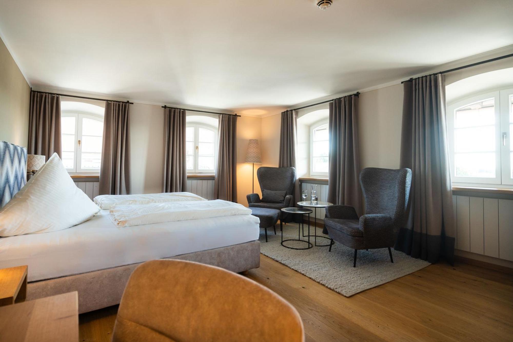 Hotel Gasthof Alte Post Holzkirchen Гольцкірхен Екстер'єр фото