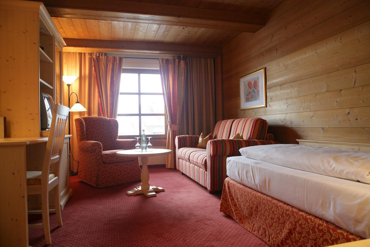 Hotel Gasthof Alte Post Holzkirchen Гольцкірхен Номер фото